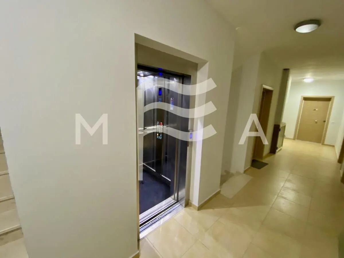 Magic View! Apartment Golem